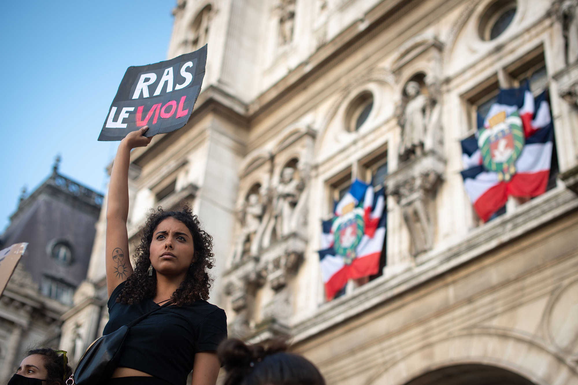 Drôle de France : Des affaires de viol en série
